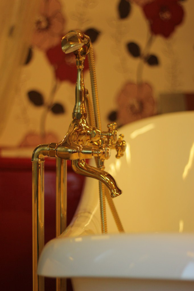 Акриловая ванна 175х82 Gemy G9030-A фурнитура золото